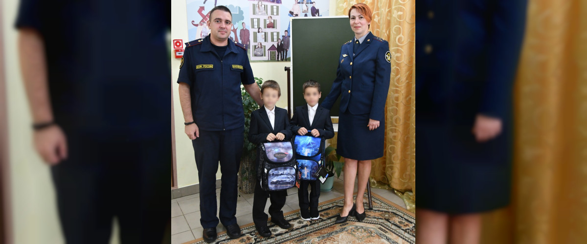 Сотрудники смоленского УФСИН поздравили первоклассников из подшефного учреждения с началом учебного года