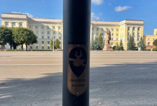 Туристический логотип Смоленска украсил новые столбы на площади Ленина