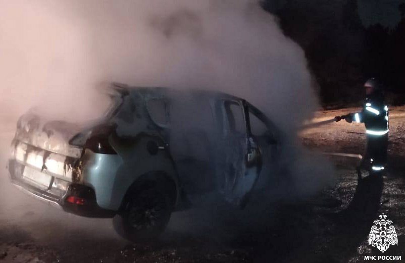 В Десногорске на окружной дороге вспыхнул автомобиль