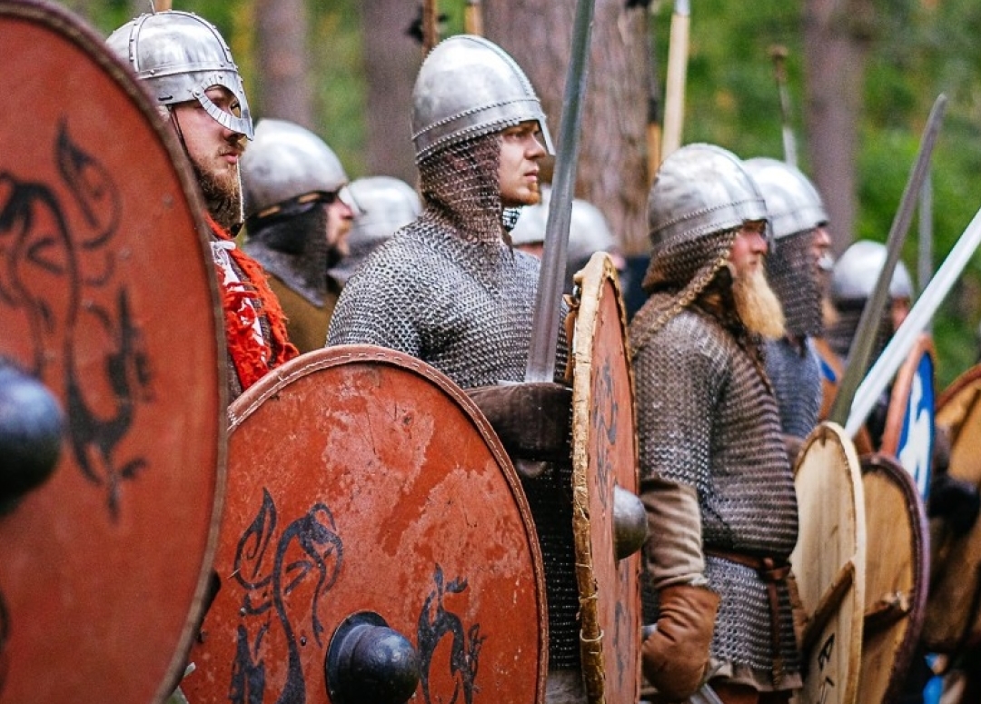 Василий Анохин рассказал о благоустройстве музея-заповедника Гнёздово на встрече с Владимиром Путиным