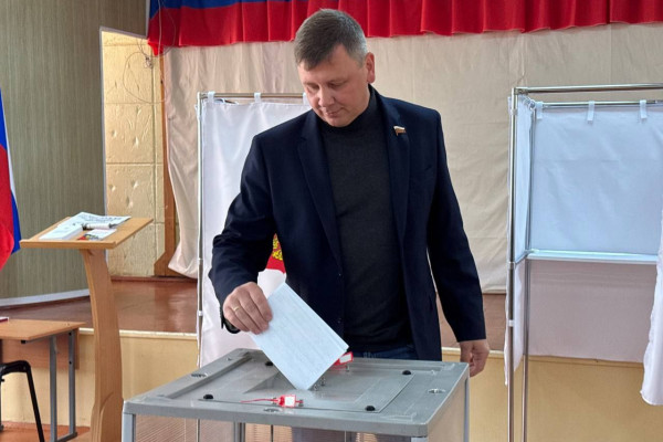 Смоленские сенаторы проголосовали на выборах депутатов городского Совета