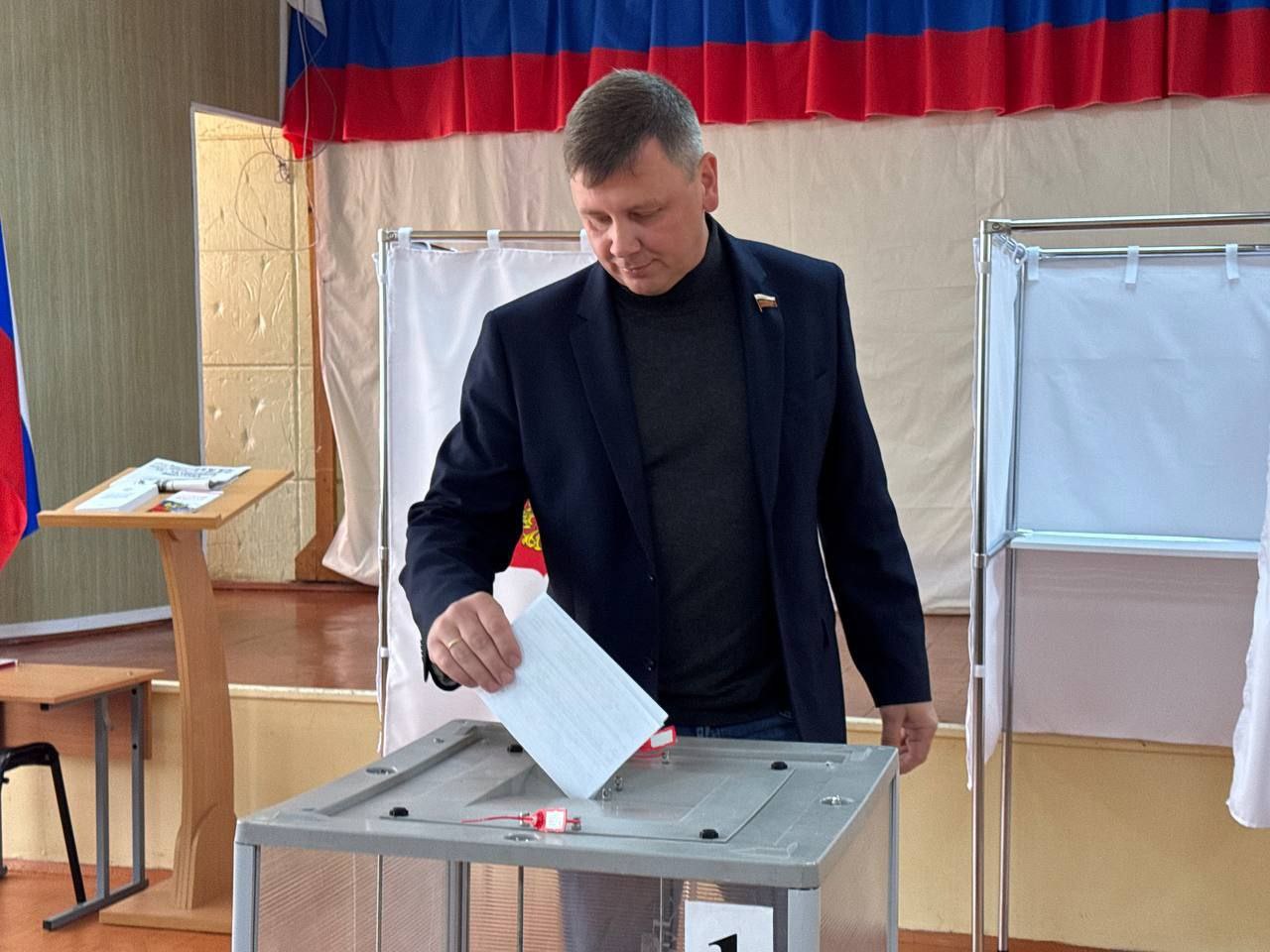 Смоленские сенаторы проголосовали на выборах депутатов городского Совета