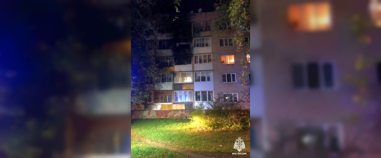 17 человек пришлось эвакуировать спасателям при пожаре в Смоленске
