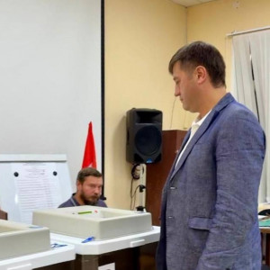 Депутаты Смоленской областной Думы голосуют на выборах в Смоленский городской Совет