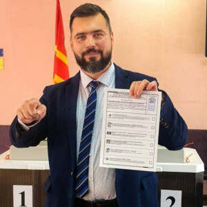 Депутаты Смоленской областной Думы голосуют на выборах в Смоленский городской Совет