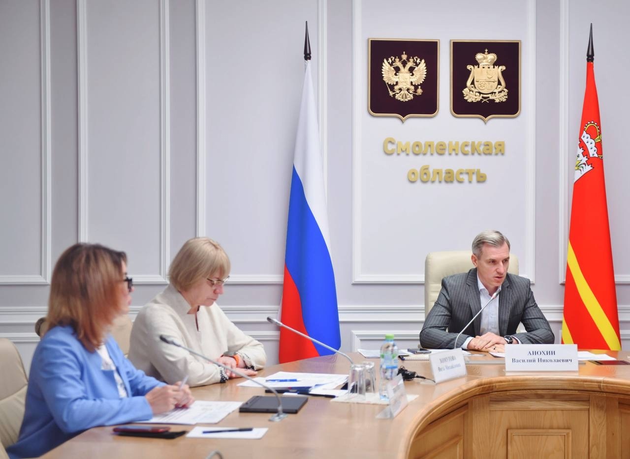 Василий Анохин обсудил с главами муниципальных округов Смоленской области результаты приёмной кампании