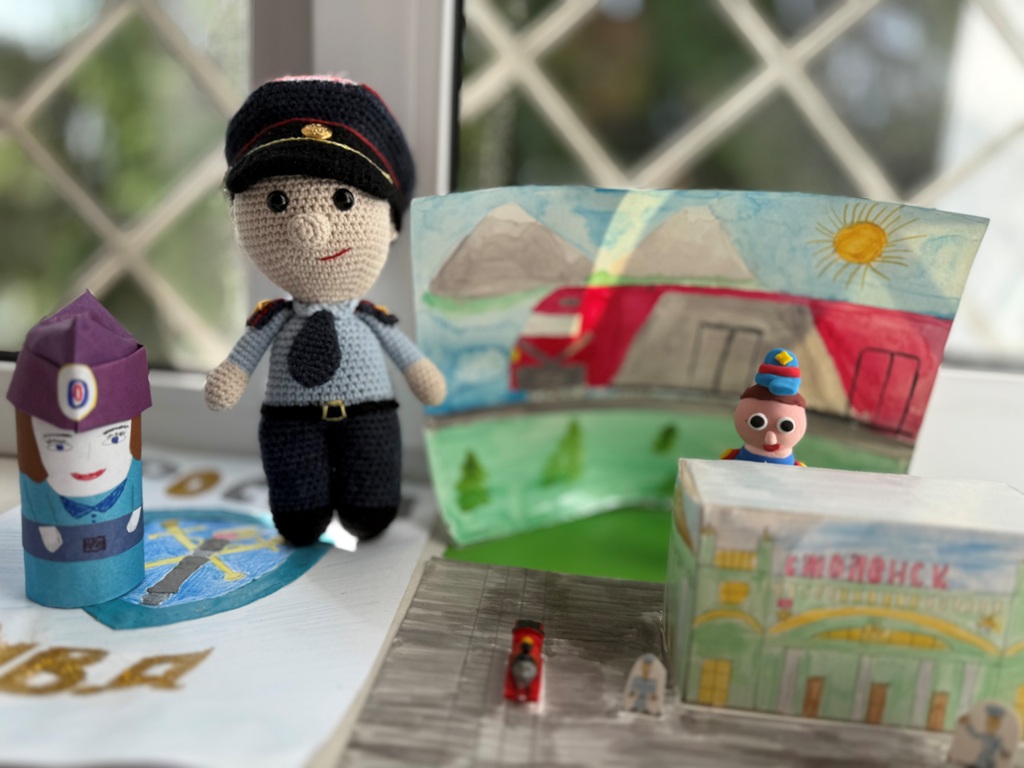 Дети смоленских транспортных полицейских приняли участие в конкурсе «Мои родители работают в полиции»