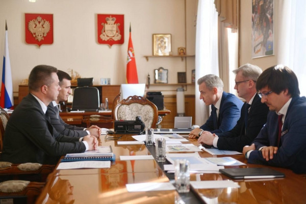 Смоленский губернатор встретился с гендиректором ПАО «Россети Центр»