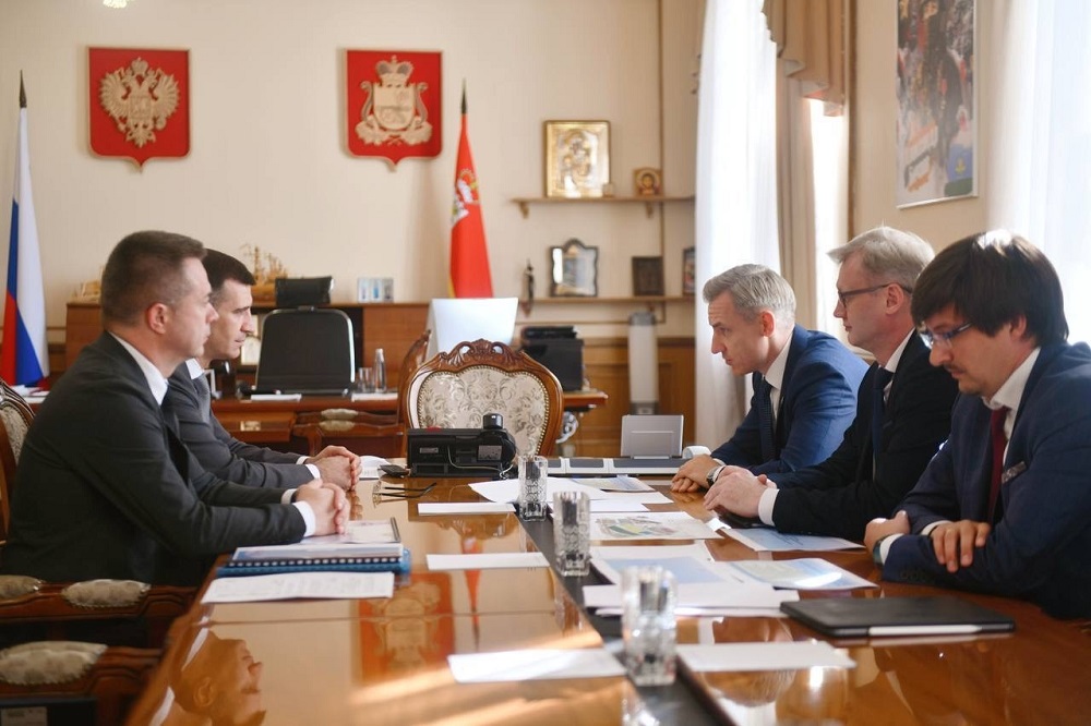 Смоленский губернатор встретился с гендиректором ПАО «Россети Центр»