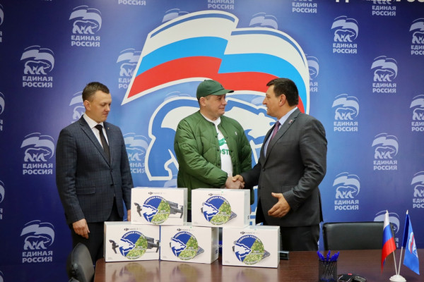 Смоленские единороссы отправили на передовую новые квадрокоптеры