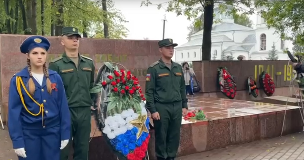 Василий Анохин поздравил смолян с днём рождения Советской гвардии