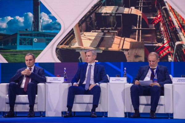 Василий Анохин представил опыт Смоленской области на Всероссийском форуме развития ЖКХ