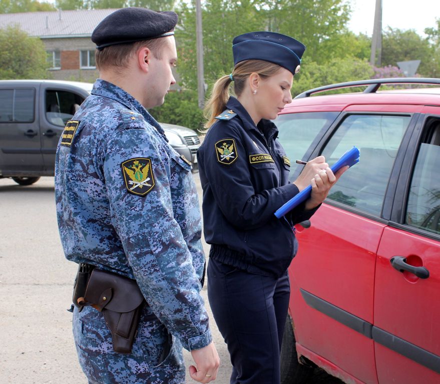 У смолянина из-за долга по алиментам приставы арестовали автомобиль