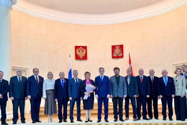 Василий Анохин вручил смолянам государственные награды и поощрения от Президента России