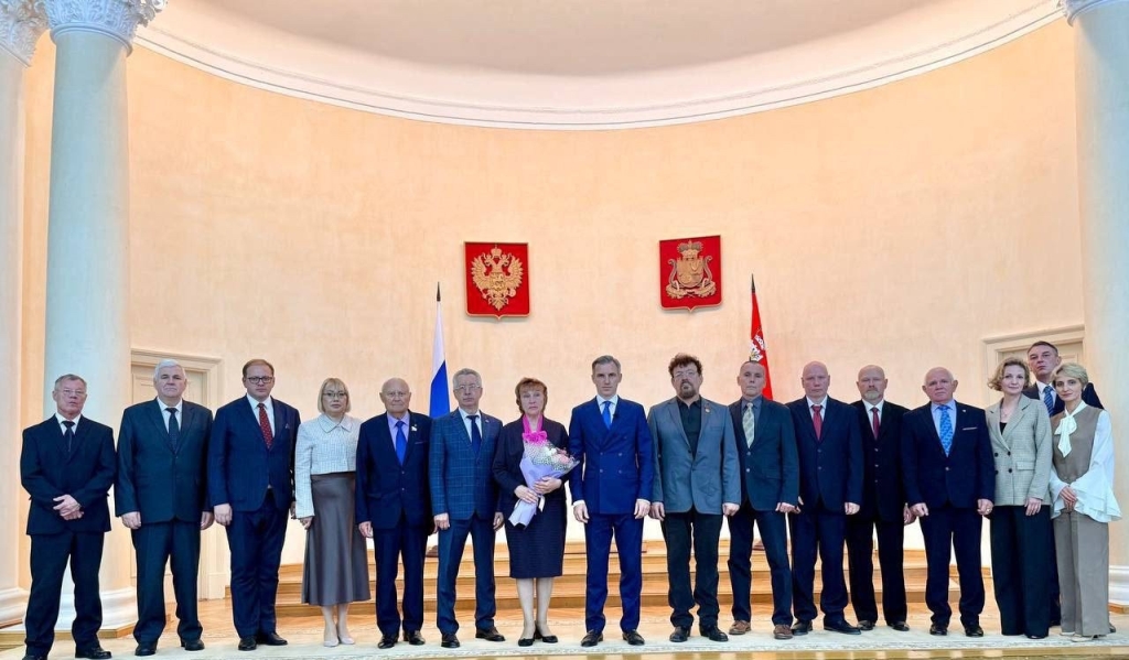 Василий Анохин вручил смолянам государственные награды и поощрения от Президента России