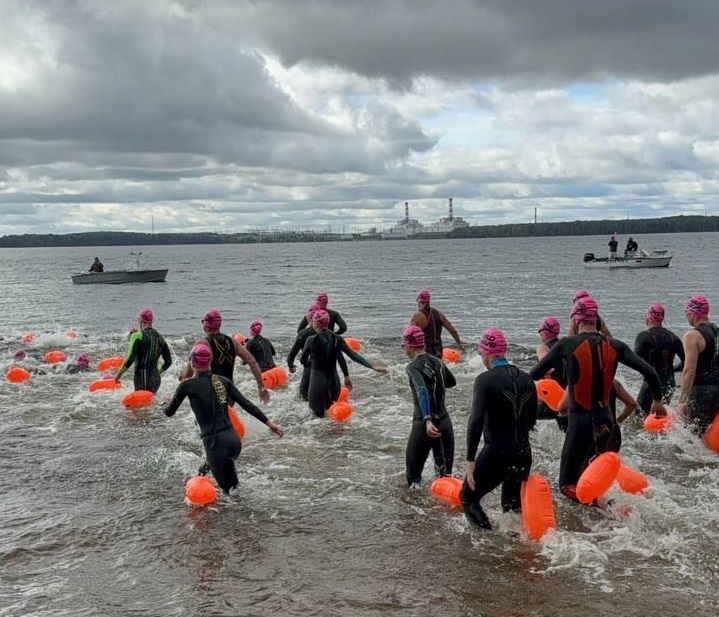 В городе-спутнике Смоленской АЭС состоялся юбилейный V международный заплыв X-WATERS Nuclear 2025