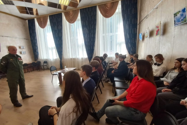 Ветеран СВО Андрей Киреенков встретился с учениками смоленской школы № 26  