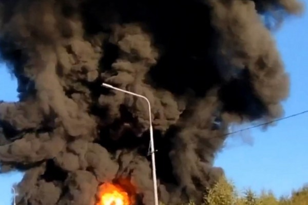 Поезд и грузовик столкнулись на переезде в Смоленской области