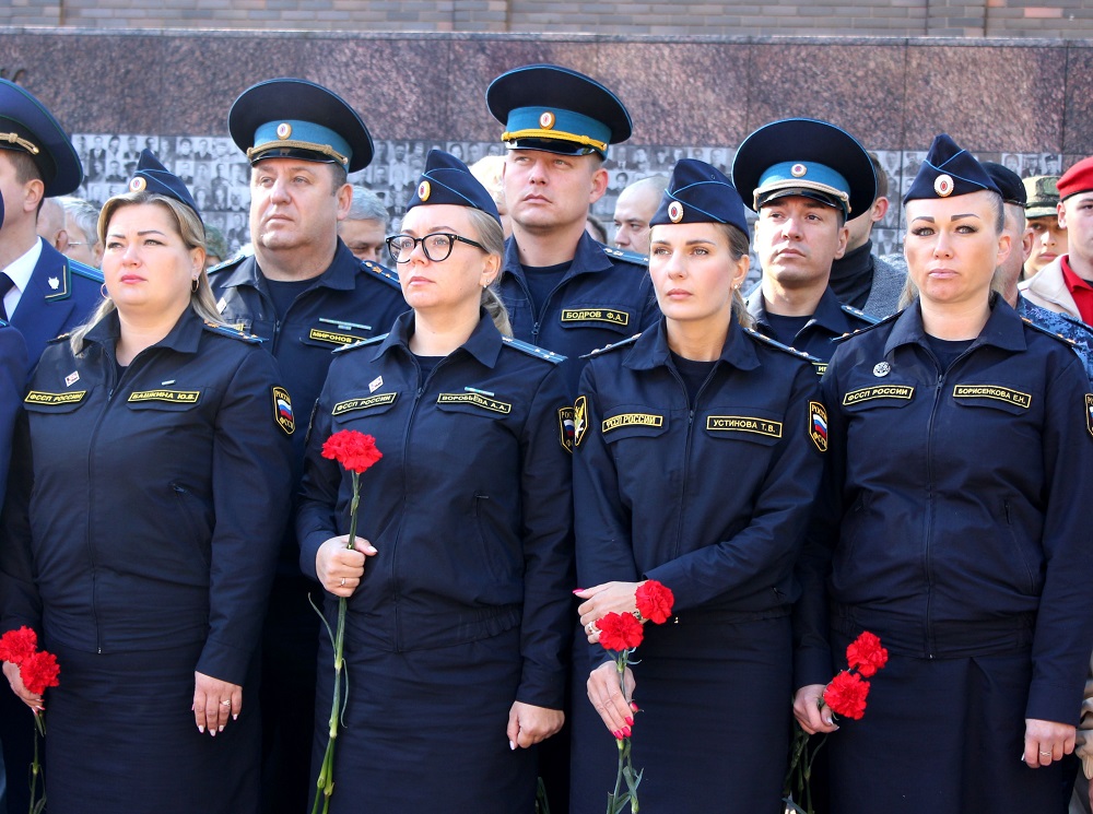 В Смоленске судебные приставы приняли участие в торжественном митинге