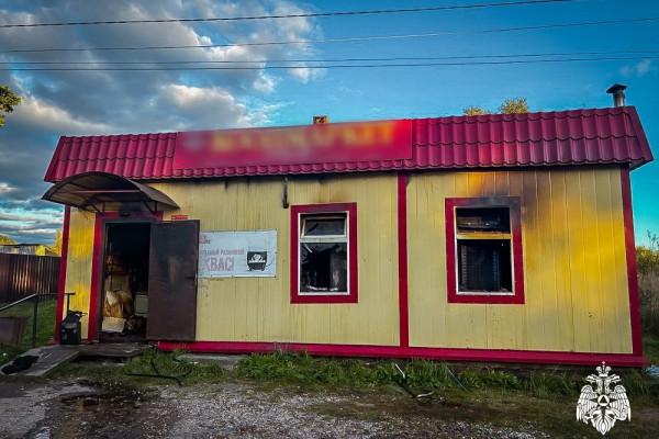 Вчера днём в Смоленском округе горел магазин