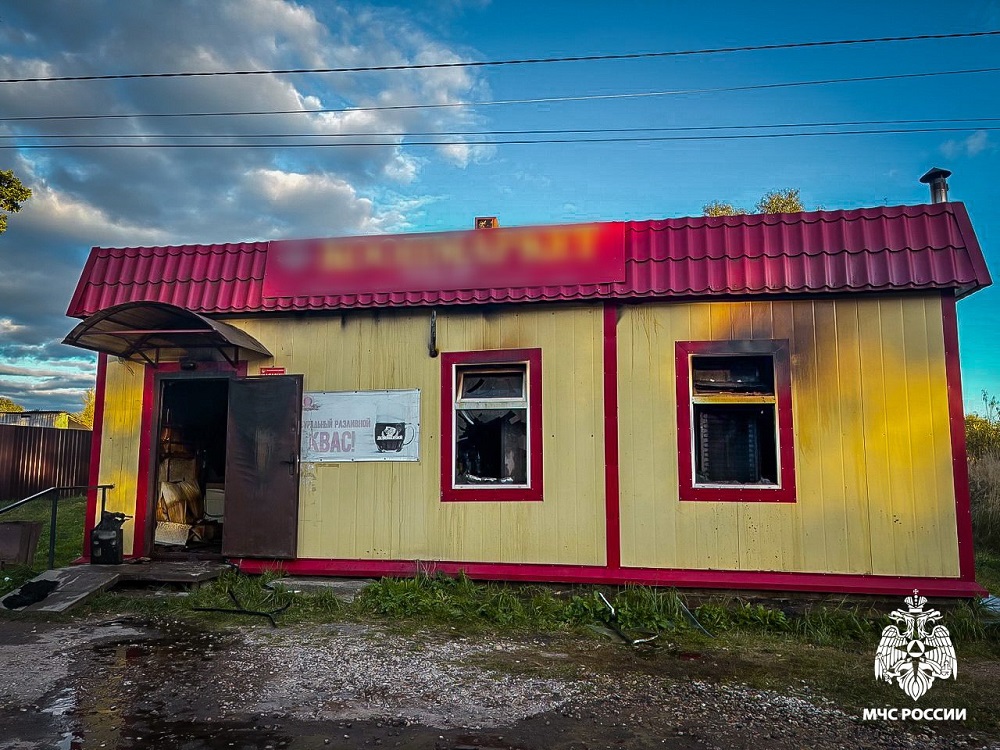 Вчера днём в Смоленском округе горел магазин