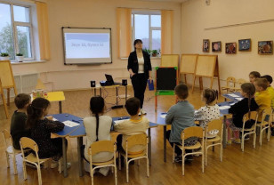 Василий Анохин поздравил смоленских работников дошкольного образования