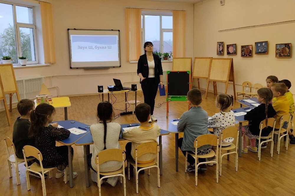 Василий Анохин поздравил смоленских работников дошкольного образования