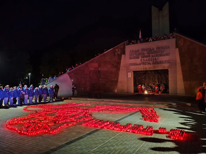 Смоленские таможенники почтили память героев на акции «Огненные картины войны»