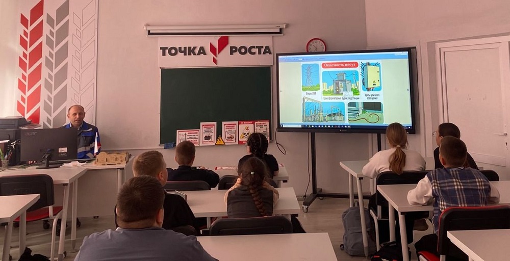 Более 3000 школьников Смоленской области обучены правилам электробезопасности сотрудниками «Россети Центр» в 2025 году