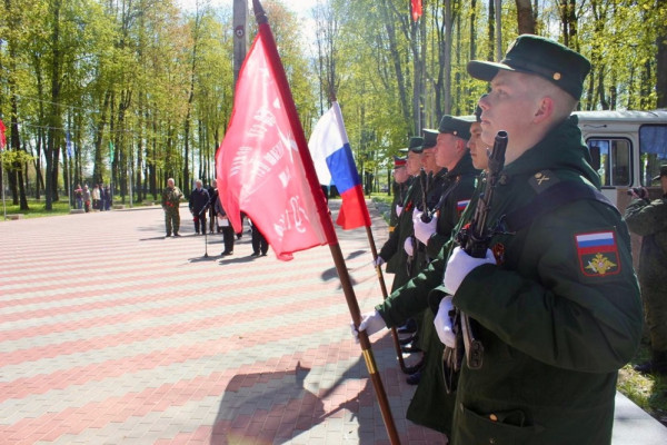 Смоленский губернатор поздравил воинов-сухопутчиков с профессиональным праздником