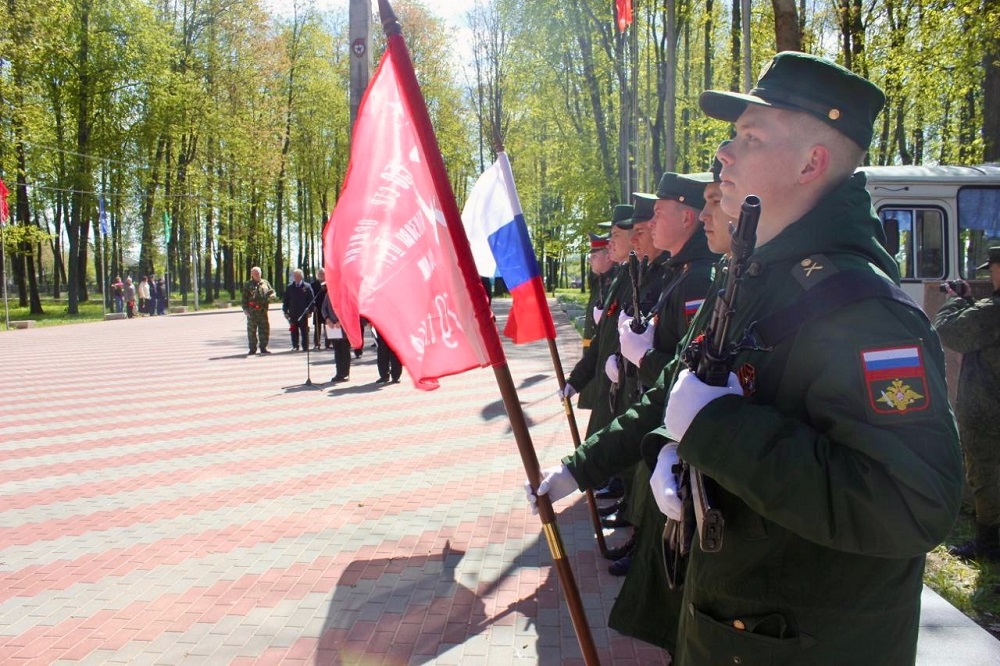 Смоленский губернатор поздравил воинов-сухопутчиков с профессиональным праздником