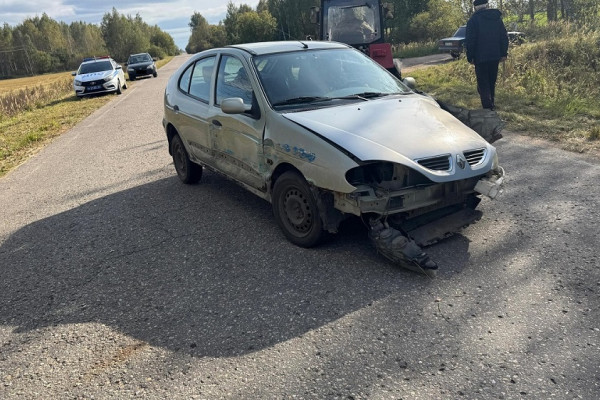 В Хиславичском округе столкнулись ВАЗ и Renault