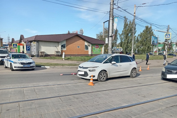 В Смоленске на улице Кашена Citroen сбил двух пенсионеров