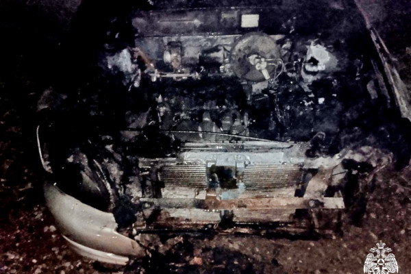 Сафоновские пожарные ликвидировали возгорание легкового автомобиля