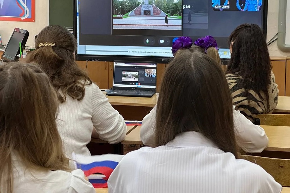 Школьники из Сафонова и Донецка провели онлайн-конференцию