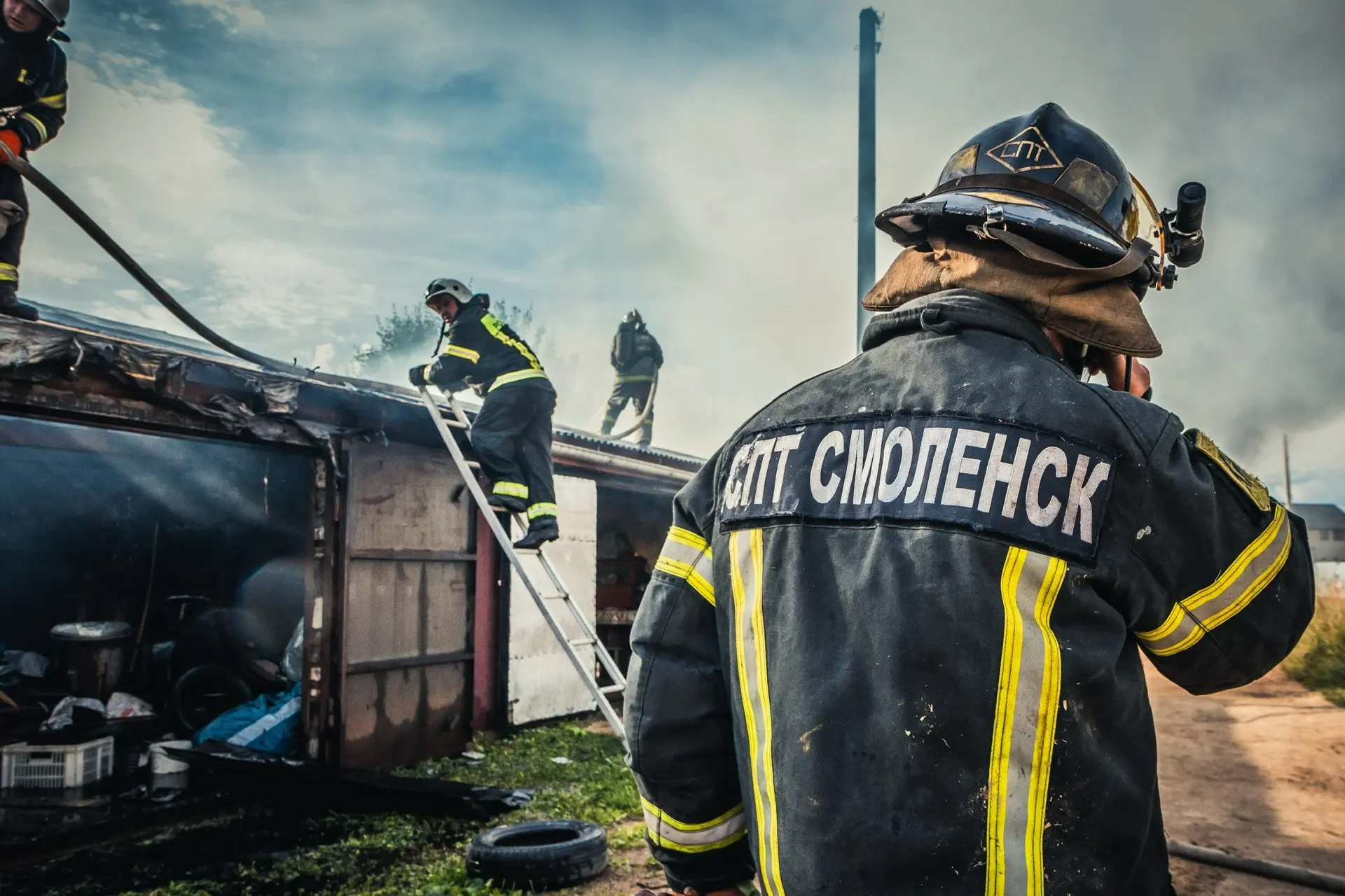 Губернатор Смоленской области поздравляет работников служб гражданской обороны