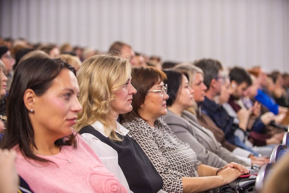 В Смоленске в КДЦ «Губернский» чествовали работников образования