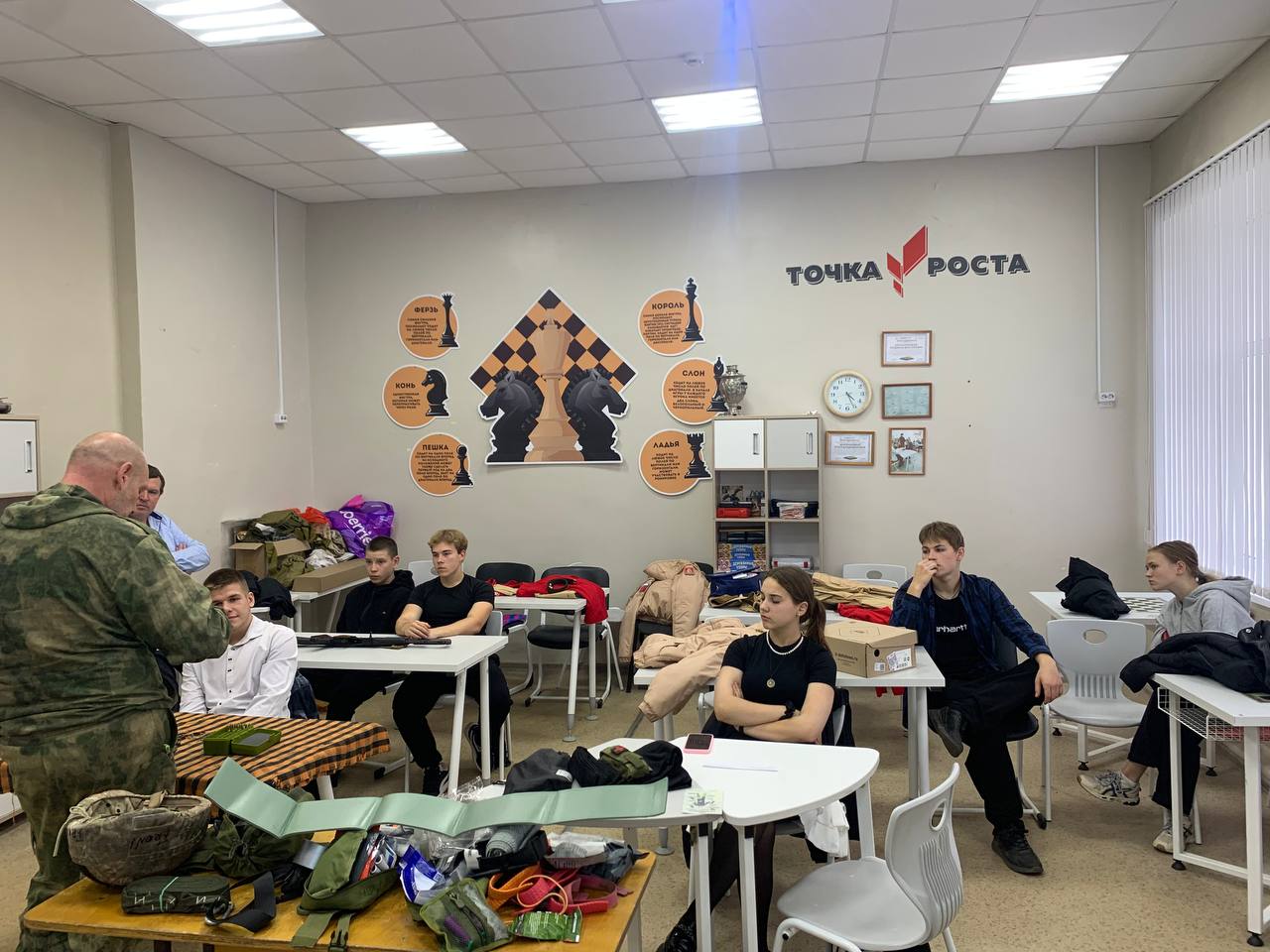 Ветеран СВО рассказал смоленским школьникам о первой медицинской помощи при ранениях 