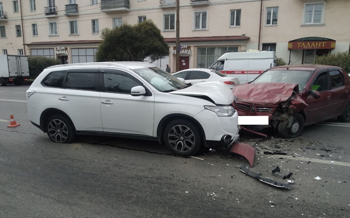 Один человек пострадал в аварии на улице Крупской в Смоленске