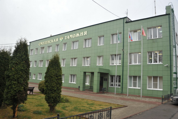 Смоленский таможенник отказался от взятки в 15 тысяч рублей