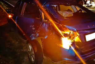 Возле Смоленска столкнулись легковушка LADA и грузовик Shacman