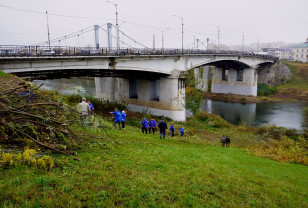 В Смоленске «Единая Россия» прибралась на берегу Днепра