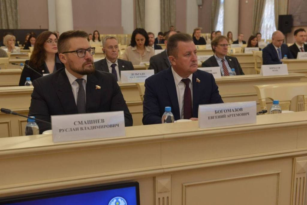 Сенатор Руслан Смашнёв рассказал о новой миграционной политике России 