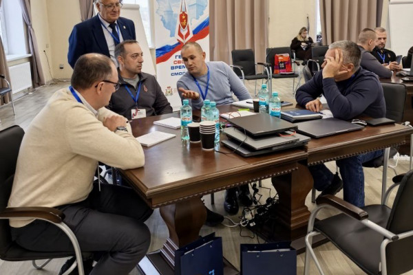 Пётр Мухин рассказал участникам программы «Герои СВОего времени. Смоленск» о системе местного самоуправления