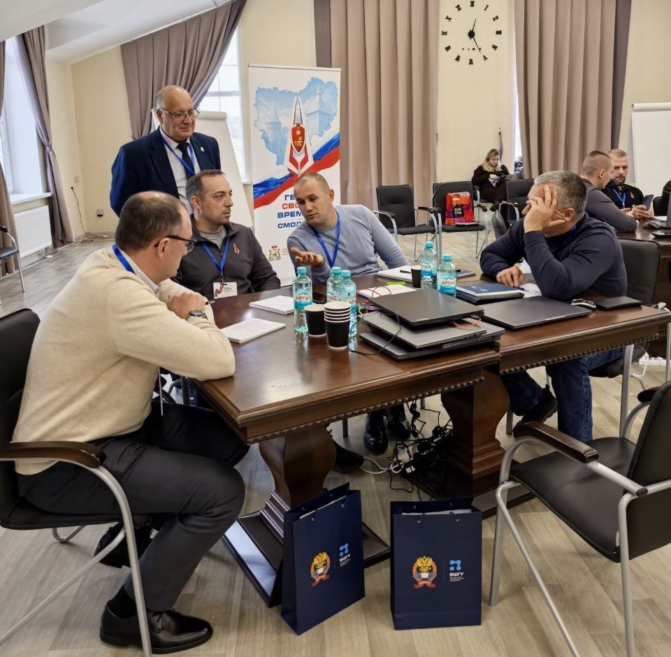 Пётр Мухин рассказал участникам программы «Герои СВОего времени. Смоленск» о системе местного самоуправления