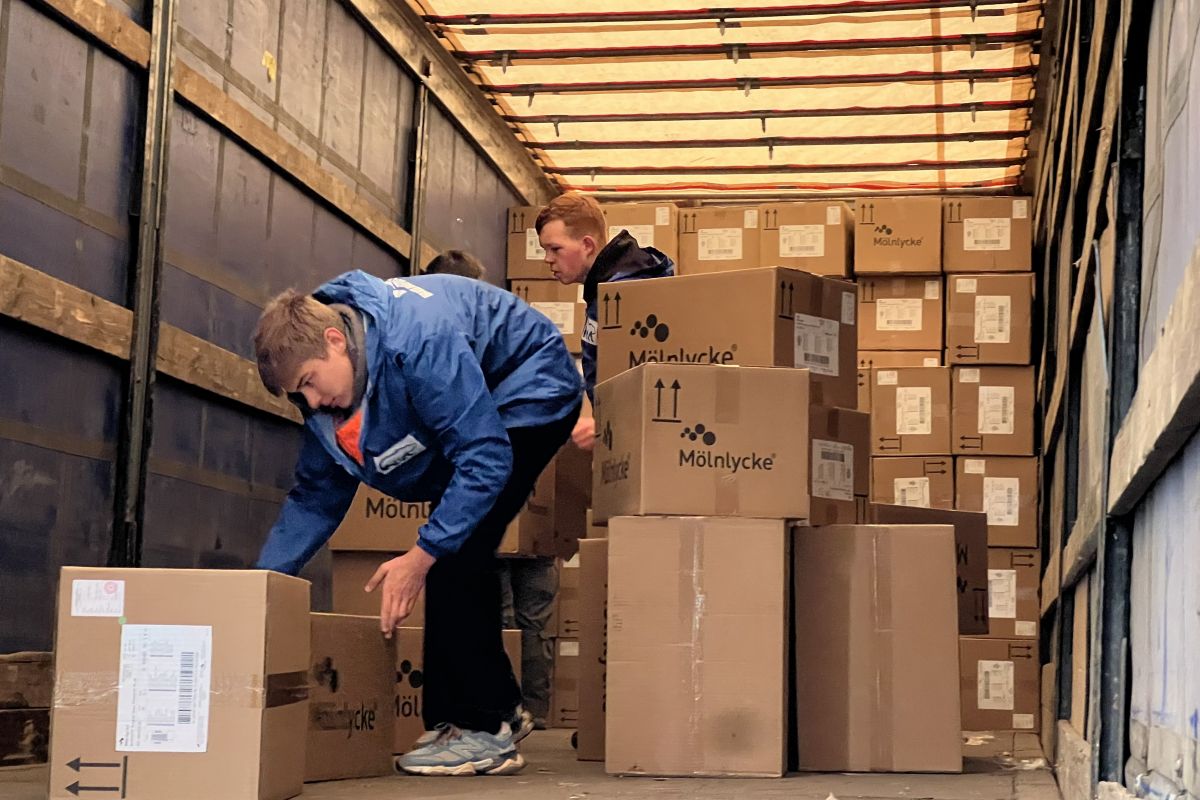 Из Смоленска отправили партию гуманитарной помощи для участников СВО, которые проходят лечение в госпиталях