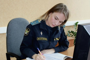 Женщина смогла заселиться в свою комнату благодаря судебным приставам