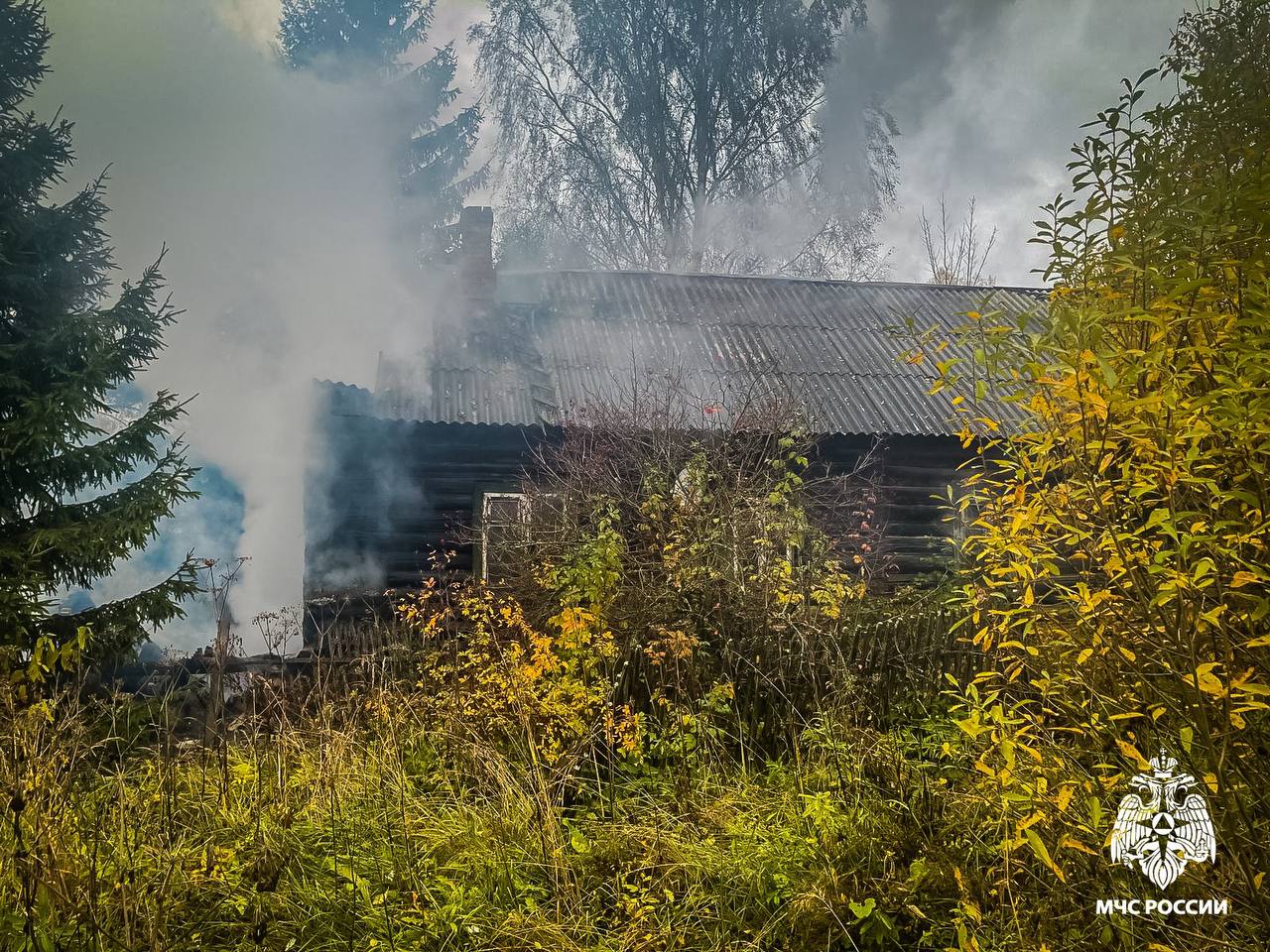 В Смоленской области из-за электрообогревателя вспыхнул жилой дом