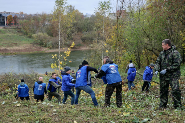 В Смоленске продолжают приводить в порядок берег Днепра