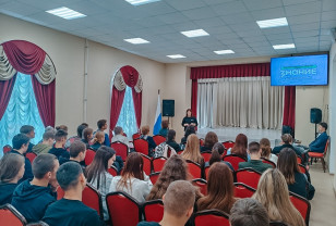 Смоленская молодёжь учится отличать фейки и сохранять традиции на лекциях общества «Знание»